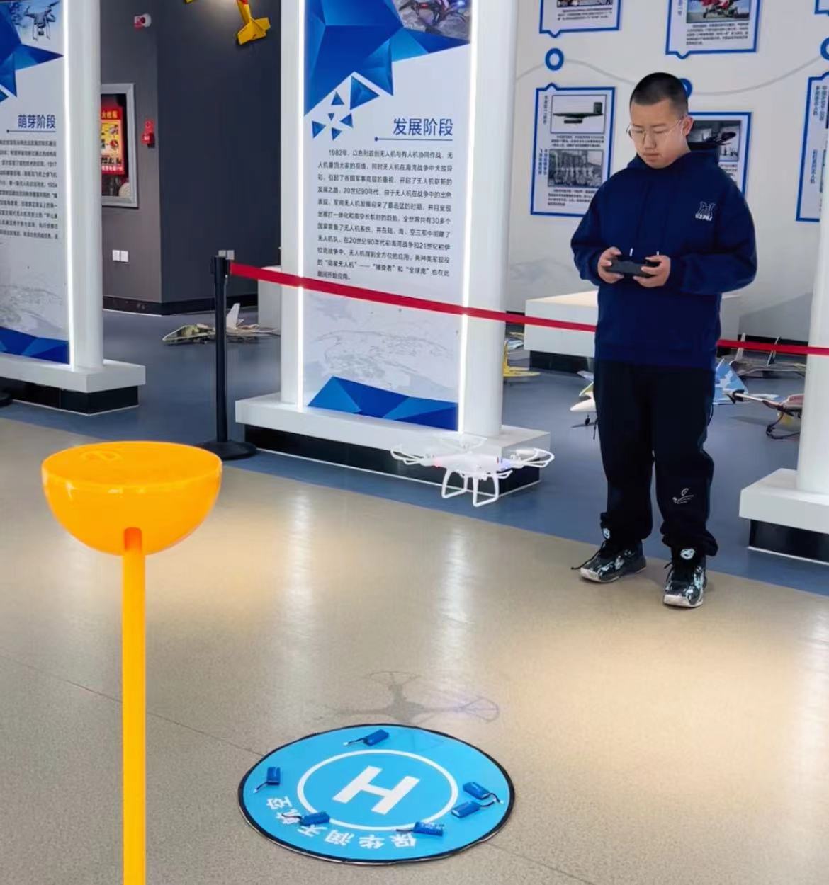 新疆青少年無人機培訓【保華潤天航空】無人機和航模學哪個好?