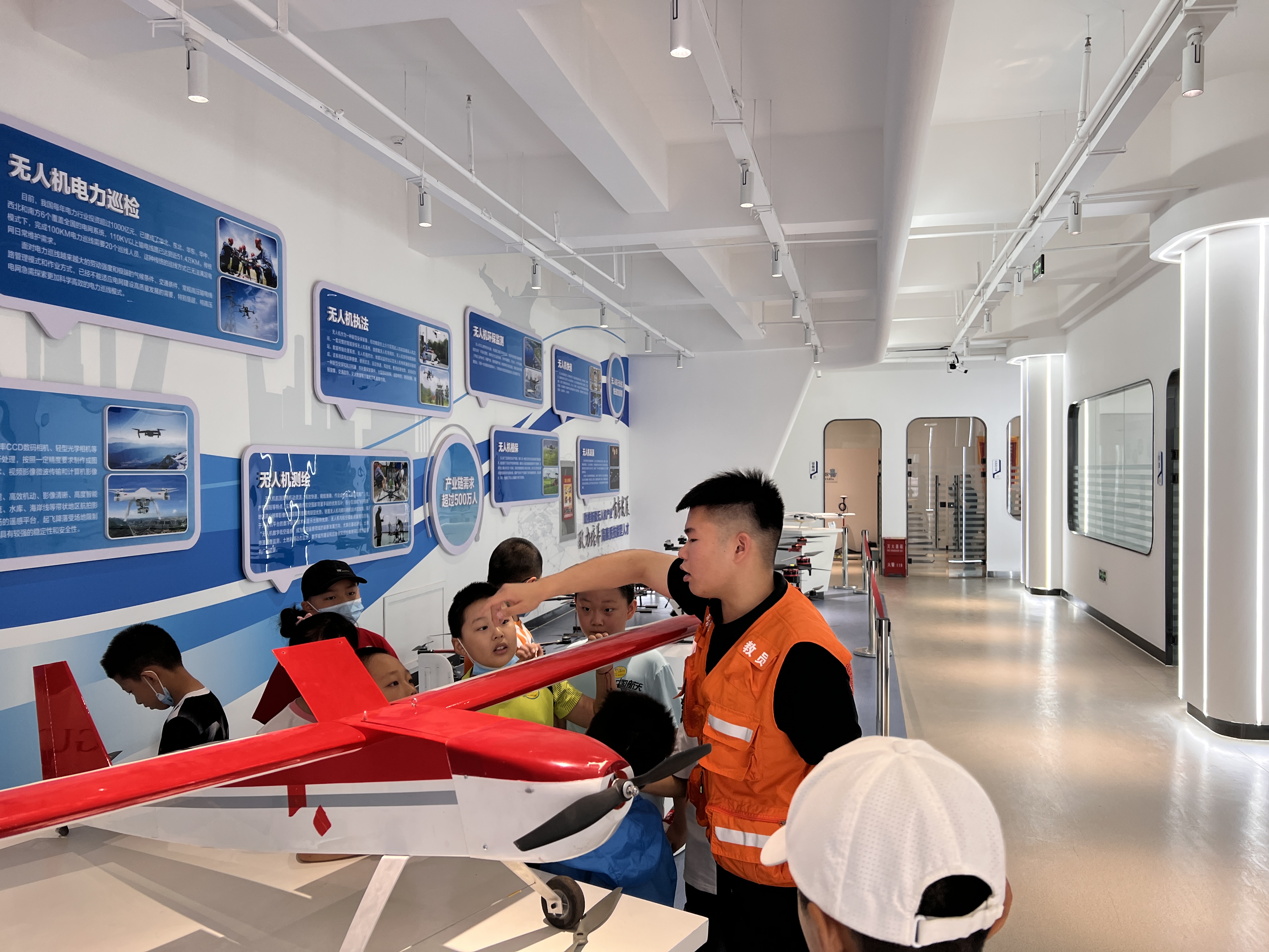 探索新疆青少年無人機(jī)興趣班-新疆保華潤天航空