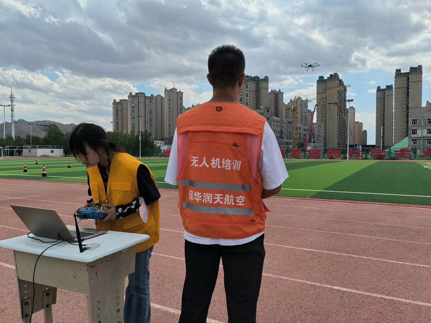 青少年飛手注意:無人機駕照年齡限制-新疆保華潤天航空