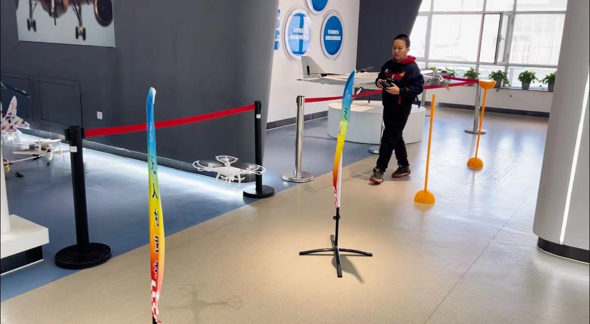 【新疆保華潤天航空】從小培養科技感:10歲兒童學無人機,家長必知的幾大理由!
