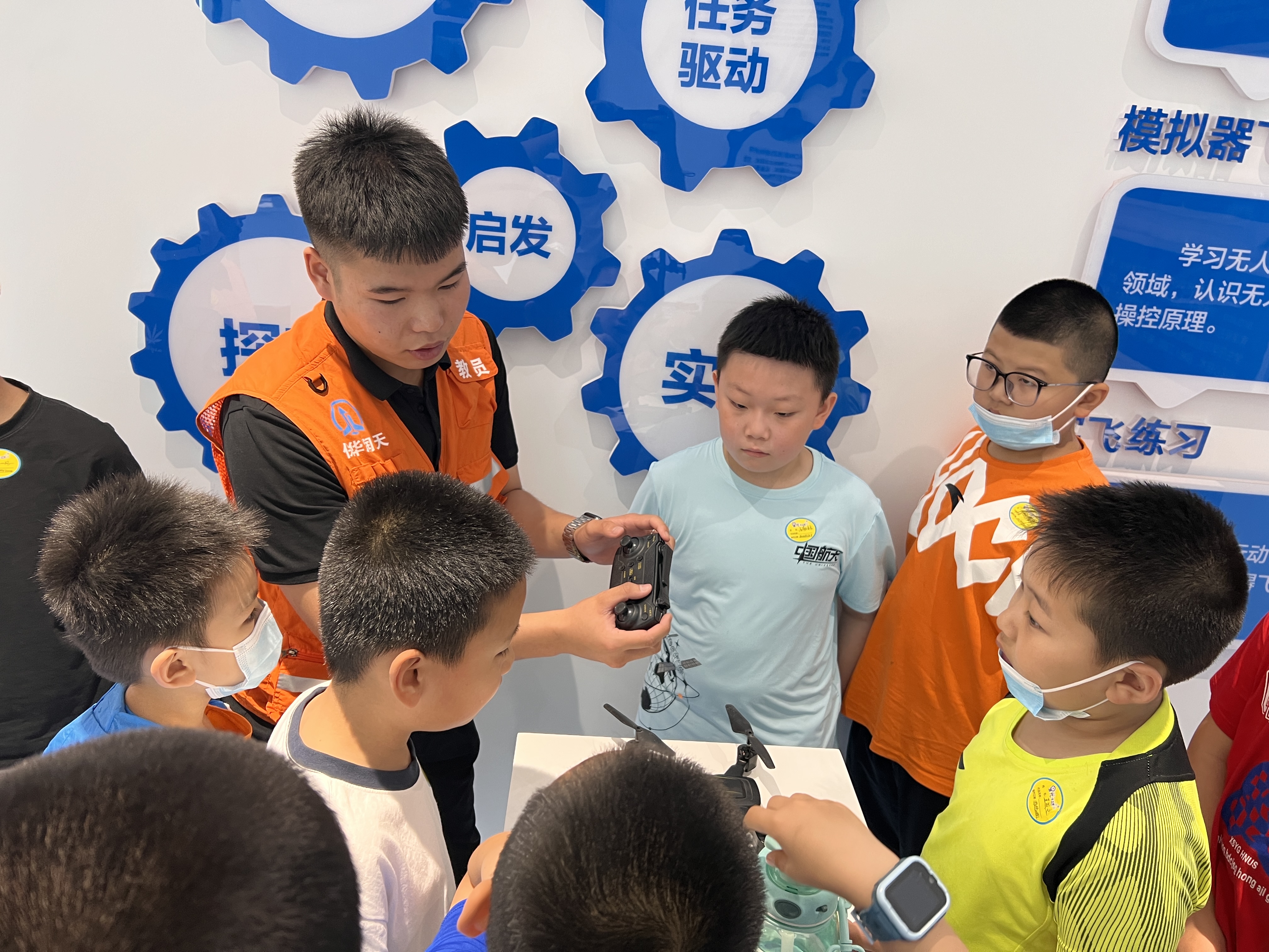 【新疆保華潤天航空】讓孩子飛得更高：家長必讀的青少年無人機培訓攻略