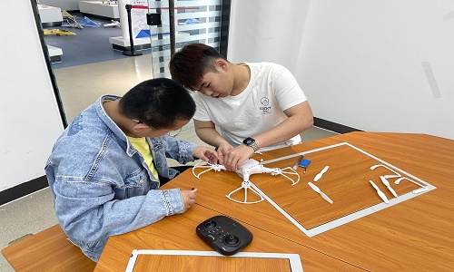 新疆保華潤天航空青少年無人機培訓：讓孩子的夢想翱翔藍天！