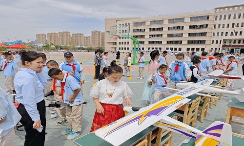 新疆保華潤天航空無人機培訓揭秘:青少年無人機培訓市場,費用真的那么高嗎?