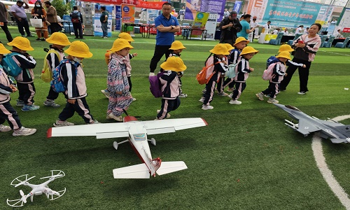 青少年無人機飛行夢:詳解CAAC無人機執(zhí)照等級及考取指南【新疆保華潤天航空】