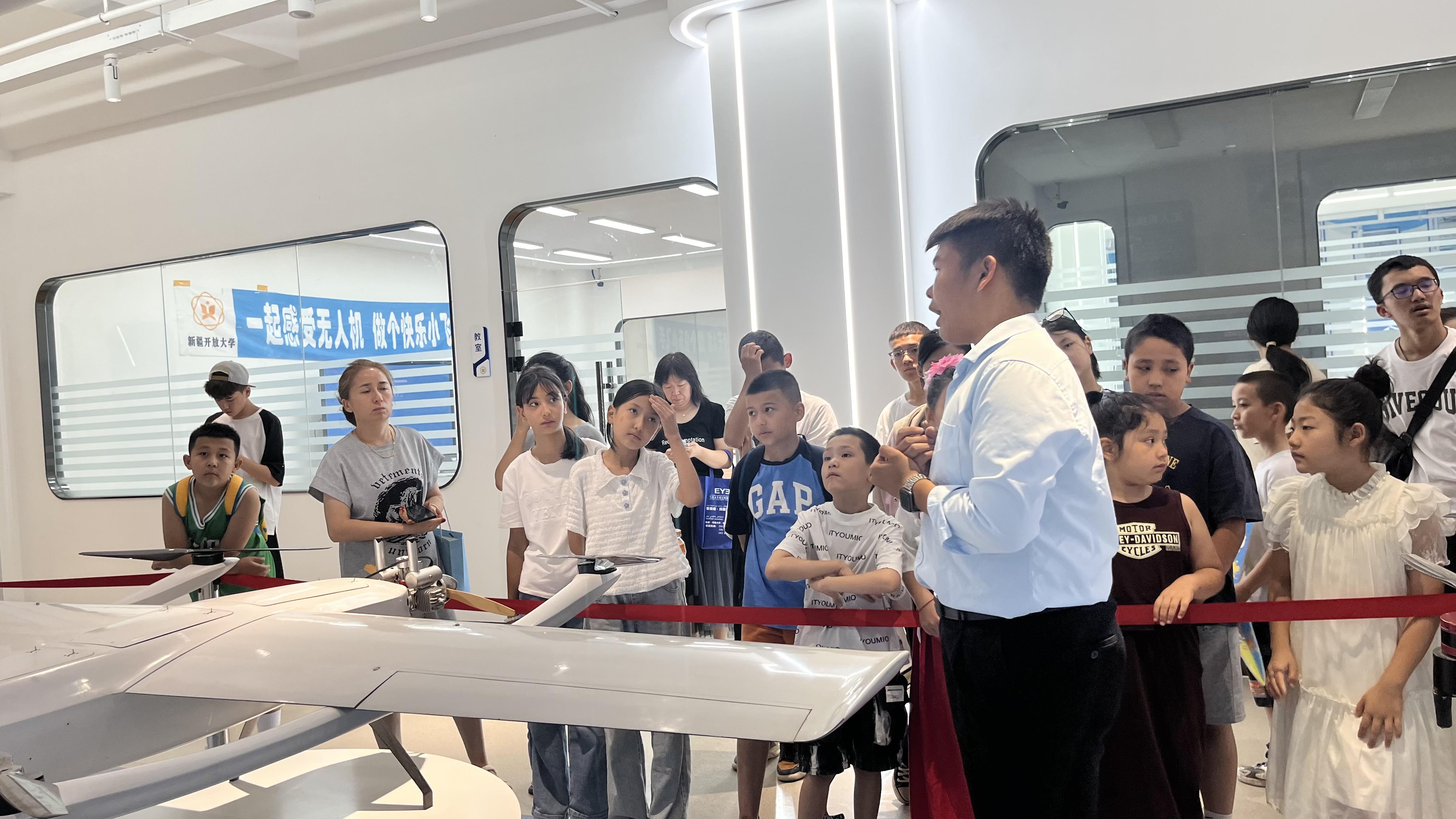 小小飛手,大大夢想:探索保華潤天航空如何塑造新疆的無人機新星