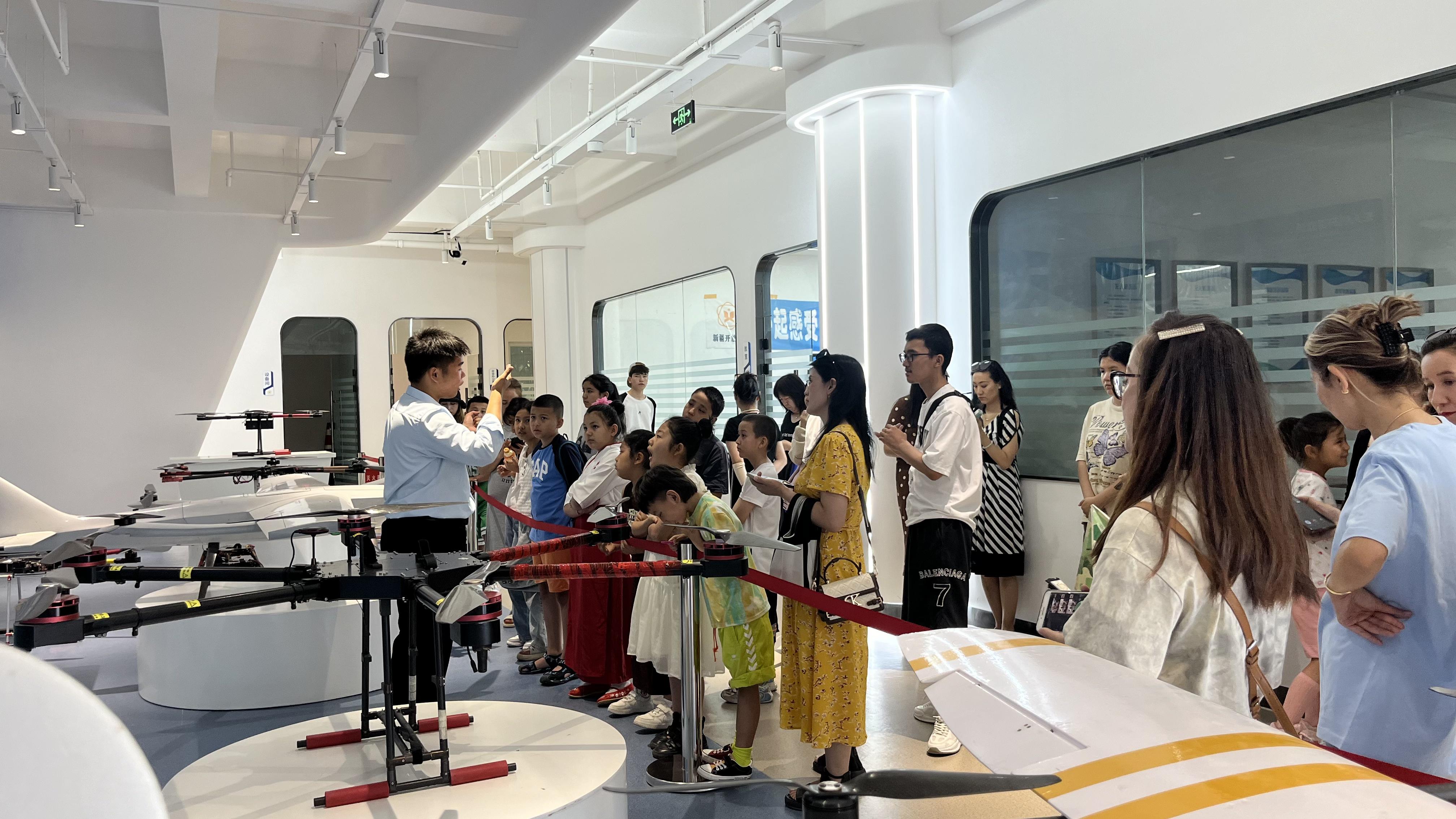 未成年飛手必看:無人機(jī)登記的年齡限制與法律要求【新疆保華潤(rùn)天航空無人機(jī)培訓(xùn)】