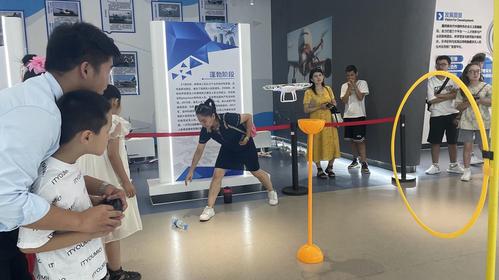 【新疆保華潤(rùn)天航空】— 掀起天空的面紗,從青少年無(wú)人機(jī)培訓(xùn)開(kāi)始