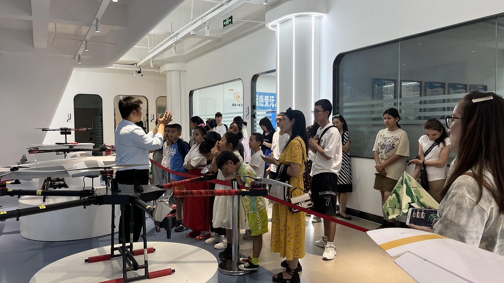 [新疆青少年無人機培訓]手眼腦協調大提升！孩子加入無人機興趣班的6大好處-保華潤天航空