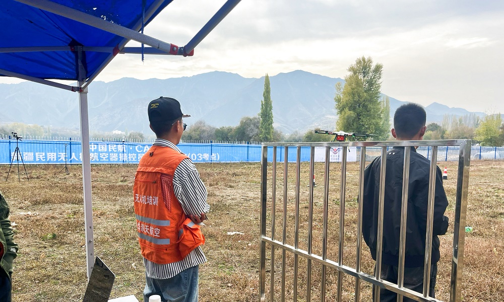 【新疆青少年無人機培訓】保華潤天航空開啟你的飛行夢想之旅！